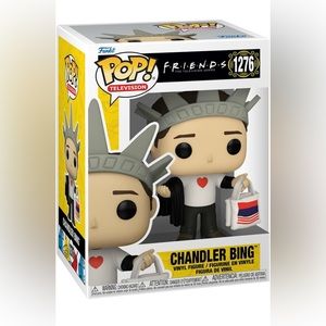 NEW FRIENDS Chandler Bing shopping in NY